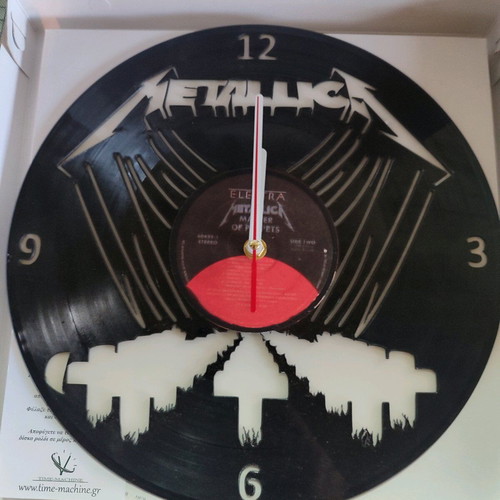 Wall clock made from a Metallica – Master Of Puppets vinyl record