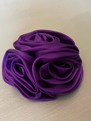 Satin roses like new, pack of 3, purple shade