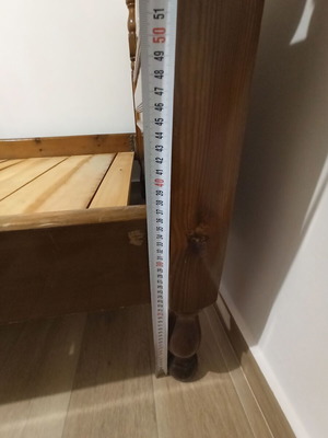 Κρεβάτι μεταχειρισμένο, από ξύλο μασίφ με τάβλες, μήκος 2 μέτρα, πλάτος 1 μέτρο