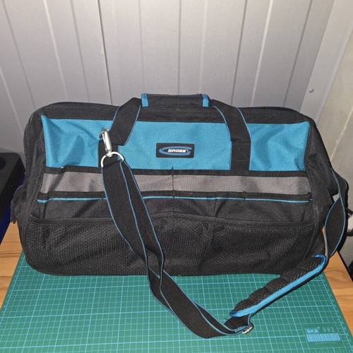 Gross tool bag like new with wheels