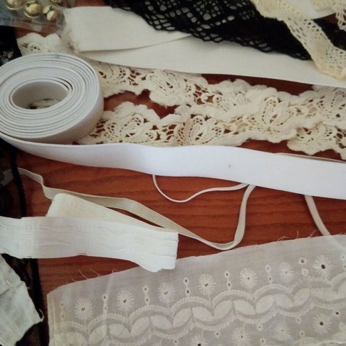 Elastic bands and lace like new, curtain tape with pockets