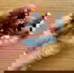 Фигурки Kinder Surprise използвани, Happy Feet 2 или Surfs Up, комплект от 2