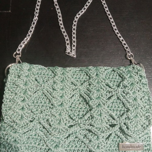 Handmade knitted shoulder bag with silver chain, new