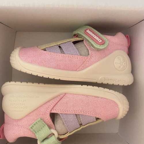 Biomecanics baby shoes size 20 like new, canvas, pastel colors