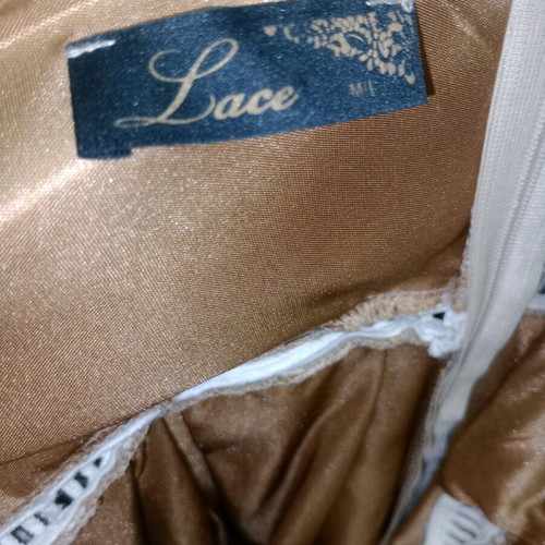 Lace dress size medium beige like new, suitable for events