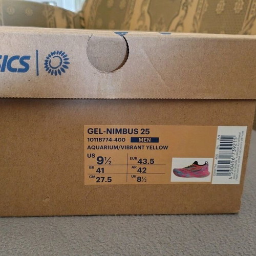Asics Nimbus 25 athletic shoes like new, multicolor size 43.5