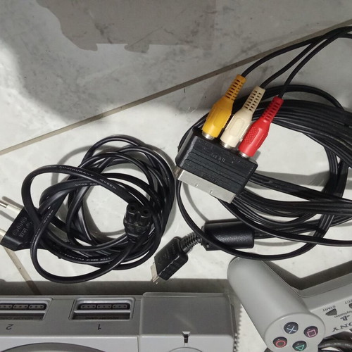 Sony PlayStation 1 SCPH-7502 console, complete set