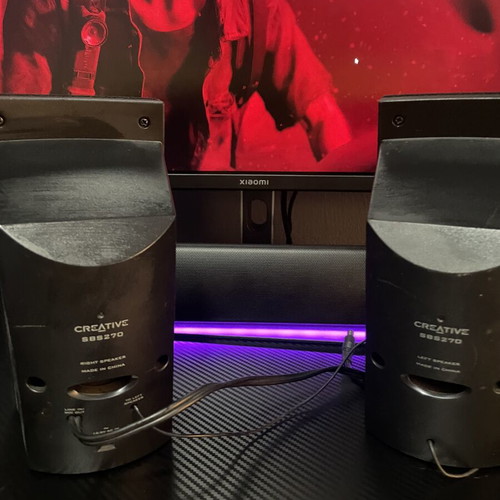 Creative SBS270 floor speakers like new