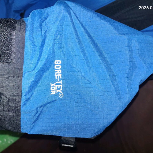 The North Face men's jacket used blue and black waterproof windbreaker