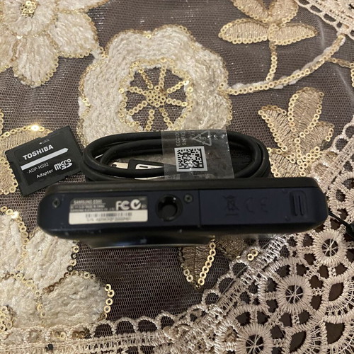 Samsung ES95 digital camera 16MP with 32GB memory