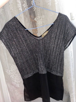 Sleeveless top black-silver like new, size S
