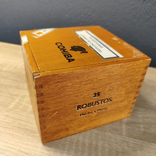 Empty wooden Cohiba 25 Robustos box used