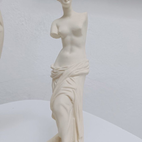 Venus de Milo statue handmade, like new, marble mix