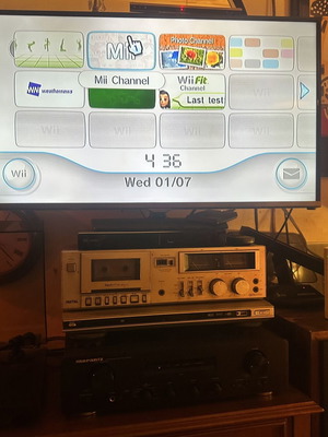 Nintendo Wii πακέτο με Balance Board, 2 χειριστήρια, 2 Nunchuks και παιχνίδι Wii Fit σαν καινούργιο