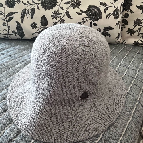 Karfil lady’s hat like new, gray