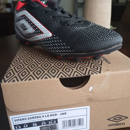 Umbro Aurora 2 No36 football shoes like new, kids