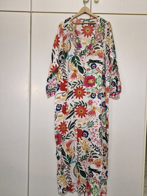 Caftan new 100% viscose size M/L with side slits and embroidery