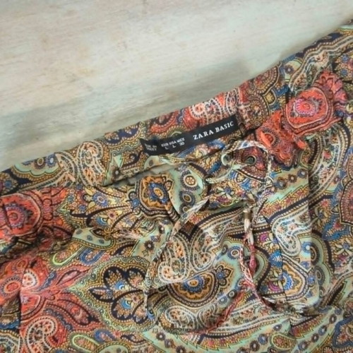 Zara printed shorts L satin texture like new