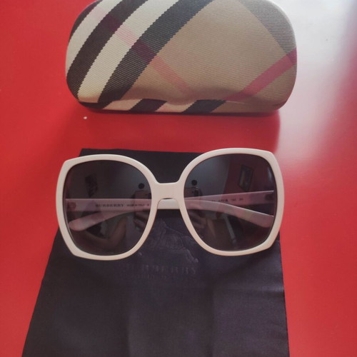 Burberry sunglasses B 4067 white like new with case