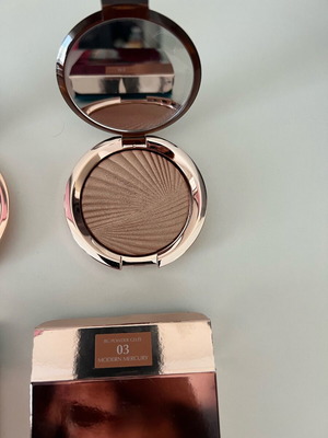 Estée Lauder Bronze Goddess highlighting powder gelee like new, shade 03 Modern Mercury