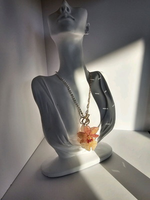 Нежно колие с естествен цвят на орхидея Камбрия ново