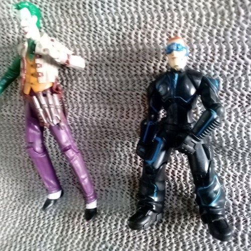 Batman action figures used, pack of 2