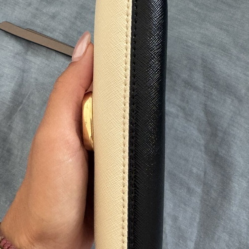 Marc Jacobs Snapshot wallet used, shiny saffiano leather, black and beige