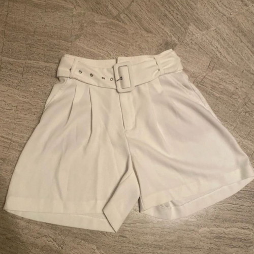 Stradivarius Shorts με ζώνη σαν καινούργια, άσπρα, μέγεθος S