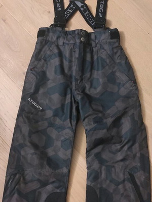 Snow pants for ages 4-6 like new, waterproof for skiing