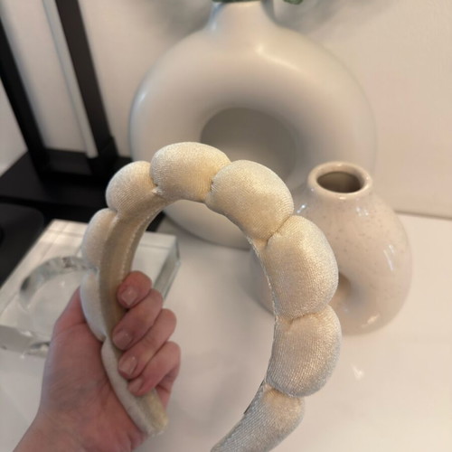 Hairband in cream color with soft velvet fabric