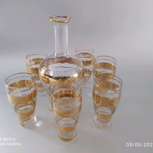 Drink set used with gold leaf and hand-engraved designs
