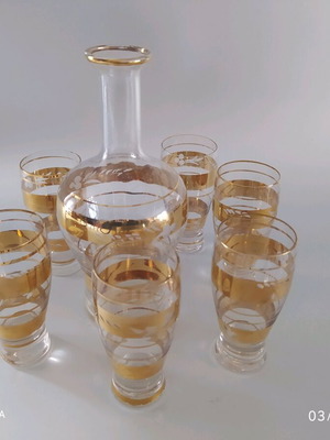Drink set used with gold leaf and hand-engraved designs
