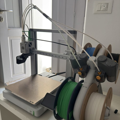 3D printer new with 5 PLA filaments and cold plate