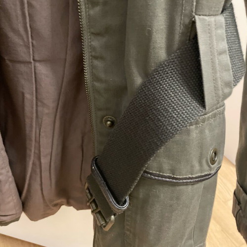 Toi&Moi khaki jacket used with brown belt and leather details