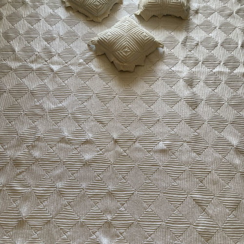 Vintage handmade crochet bedspread with 3 matching pillows white/ecru