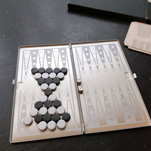 Aluminum travel backgammon new with magnetic surface