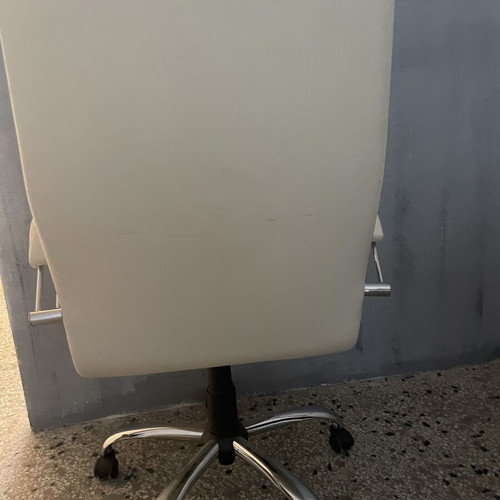 White executive office chair like new with high back and chrome base