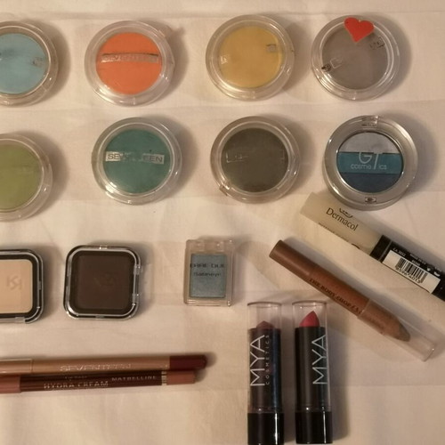 Makeup set used, 17 pieces including Seventeen and Dermacol