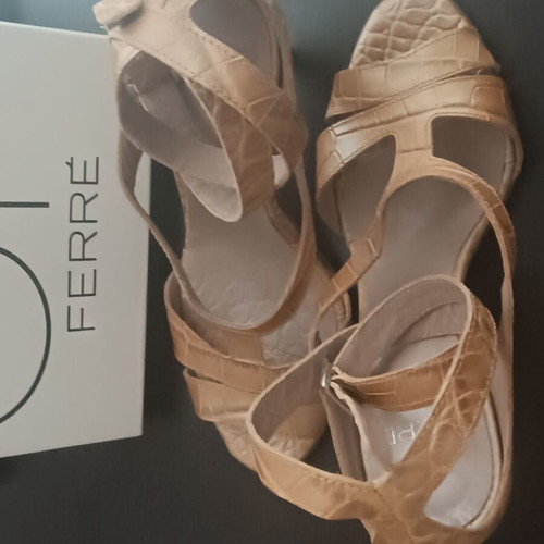 Gianfranco Ferre Croco Leather Sandals Size 37 Like New