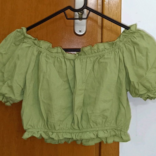 Off shoulder lettuce trim crop top new, green, size XS