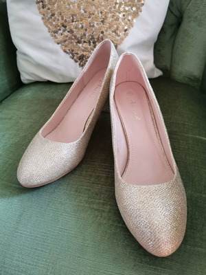 Gold metallic pumps like new, size 40, 7 cm heel