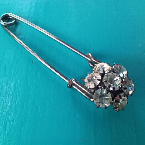 Vintage brooch 7cm with clear rhinestones, like new