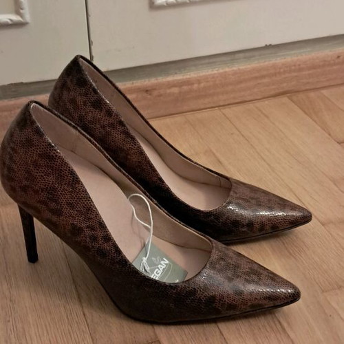 Tamaris leopard print pumps new size 40
