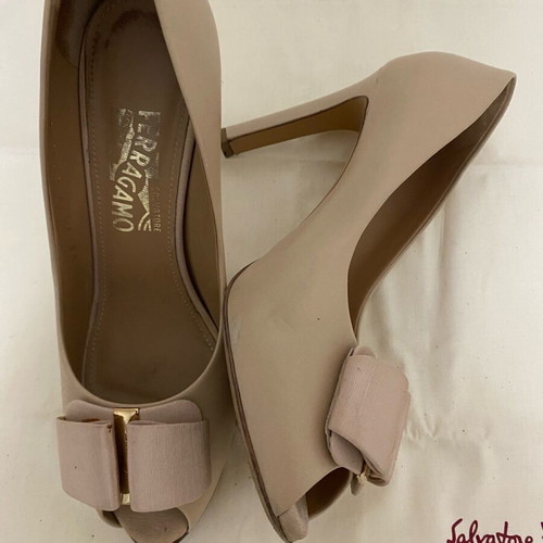 Salvatore Ferragamo beige pumps like new, size 37