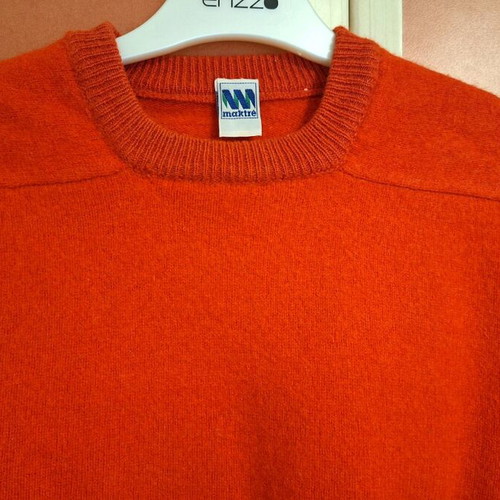 Red pullover like new, size L