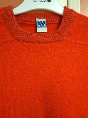 Red pullover like new, size L