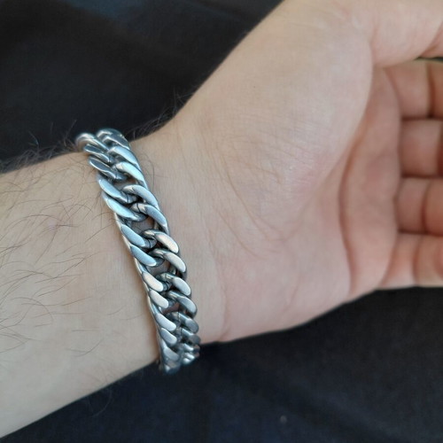 Tommy Hilfiger stainless steel bracelet like new, silver