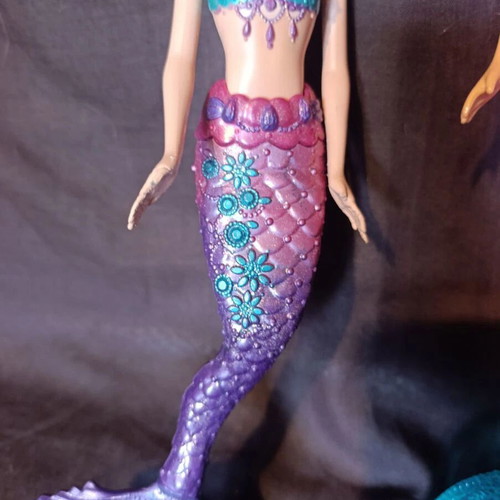 Barbie Merliah Mermaid Tale 2 2011 used with light-up mermaid gift