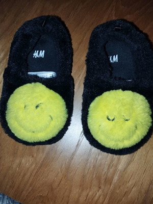 H&M Kids Winter House Slippers like new, size 24-25 black and yellow