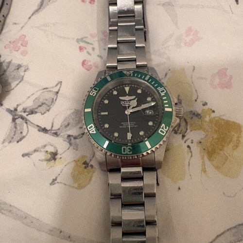 Invicta wristwatches, 2 pieces, green quartz and black automatic